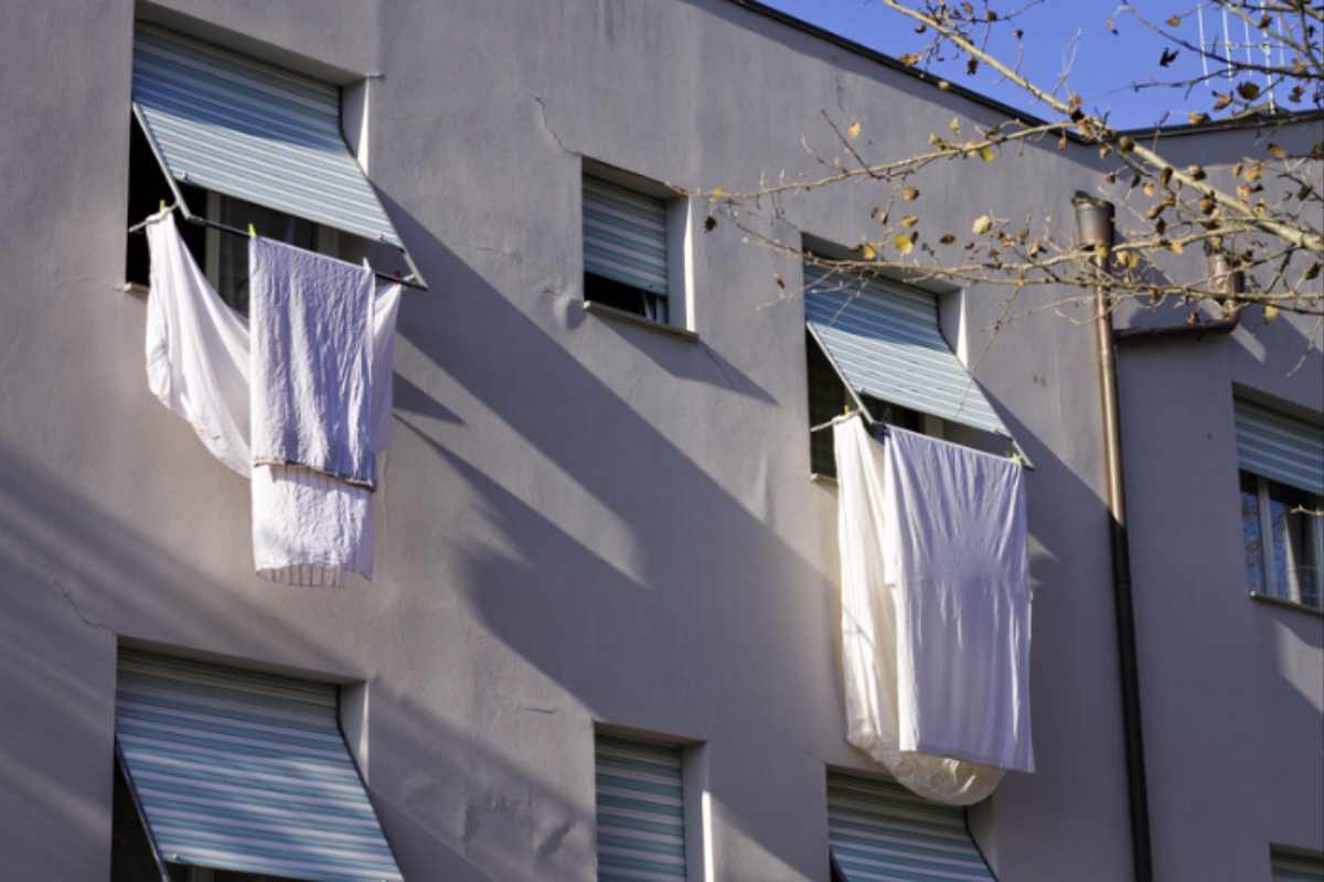 Questo metodo, apparentemente antico ma ancora molto valido, si inserisce in una tradizione di pratiche domestiche attente al benessere