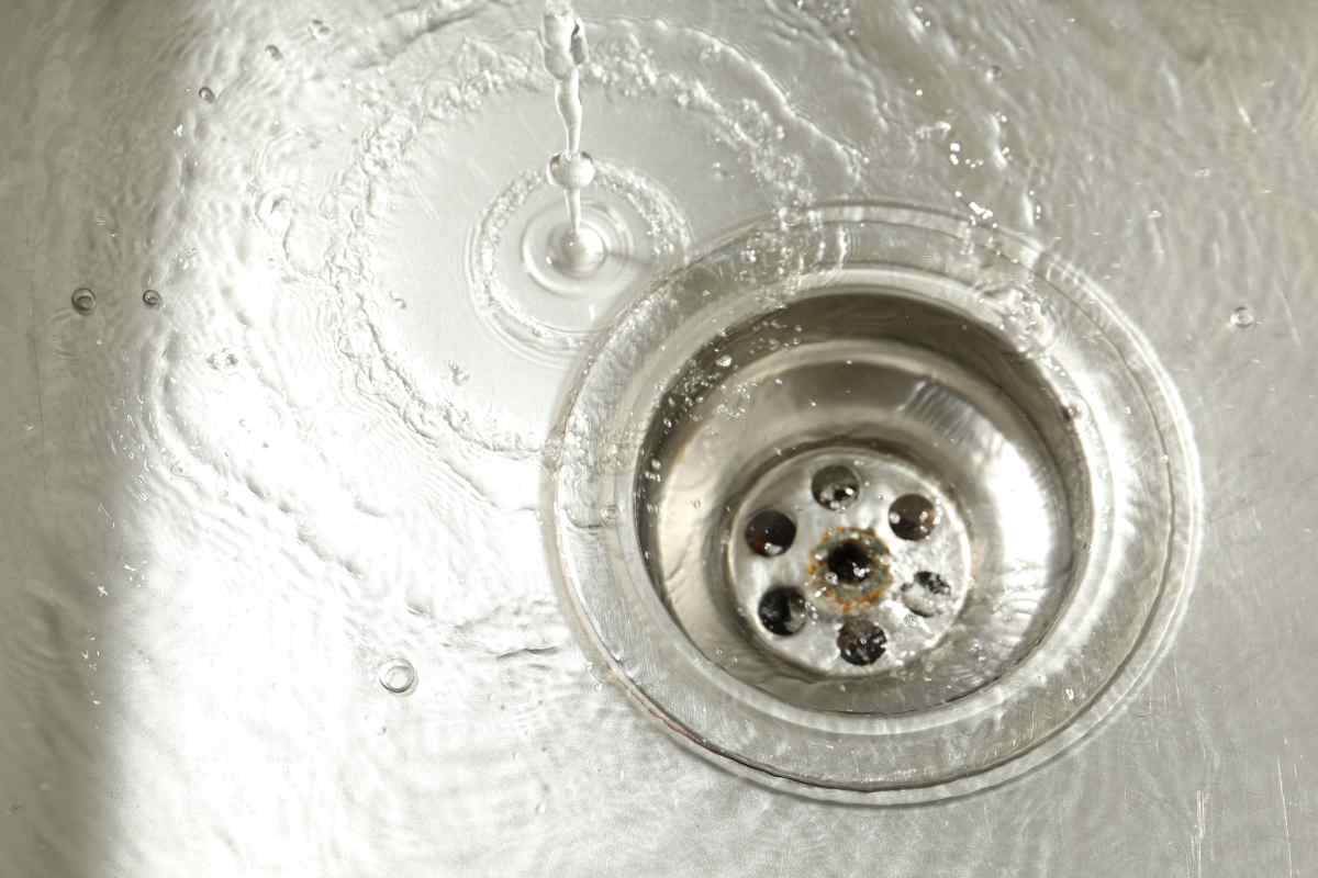 fondi di caffè pulire lavandino