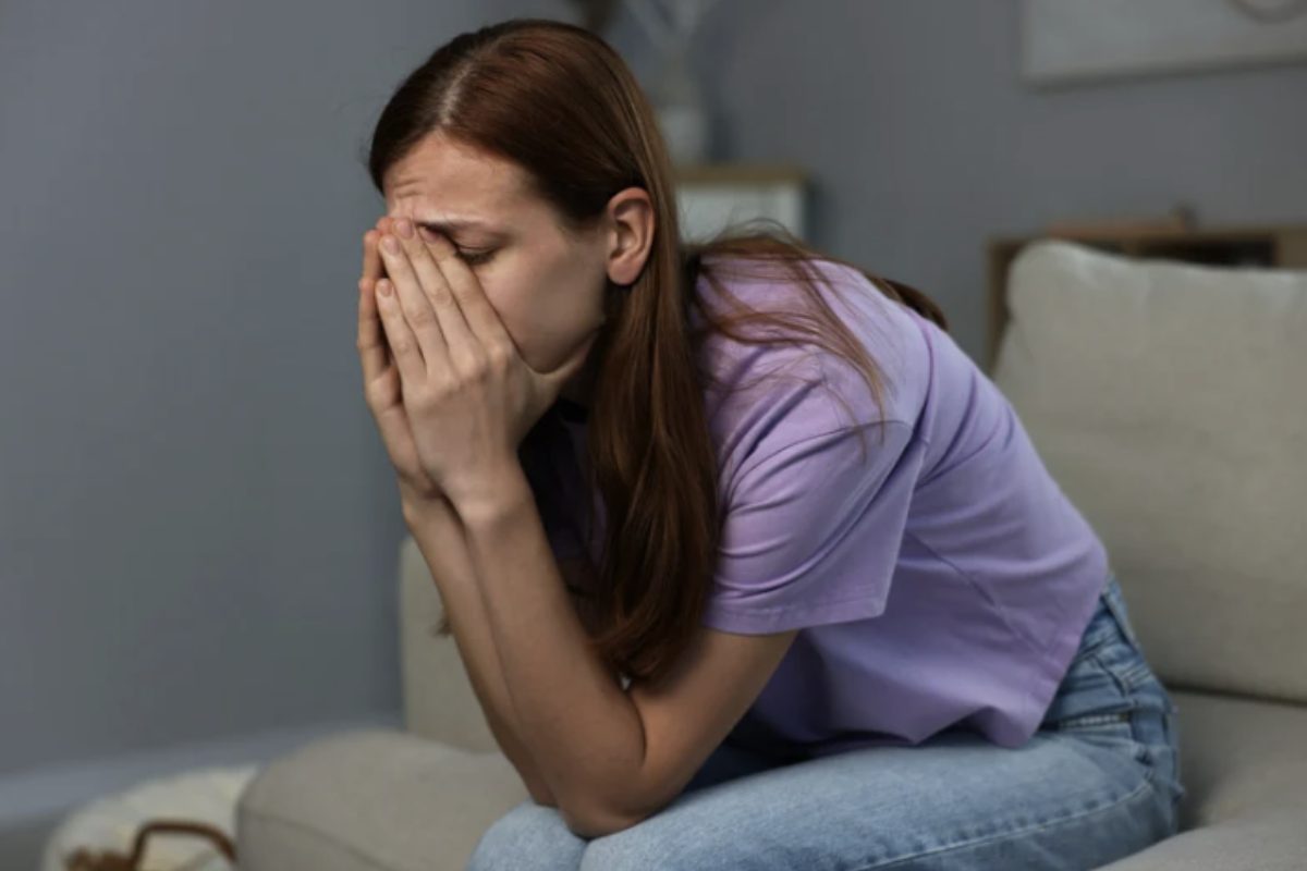 Gli psicologi raccomandano di valutare attentamente le motivazioni dietro la scelta della sologamia e di monitorare i segnali