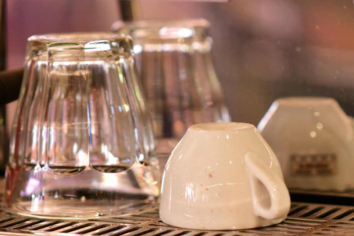 Se conservi queste stoviglie nel modo sbagliato rischi grosso