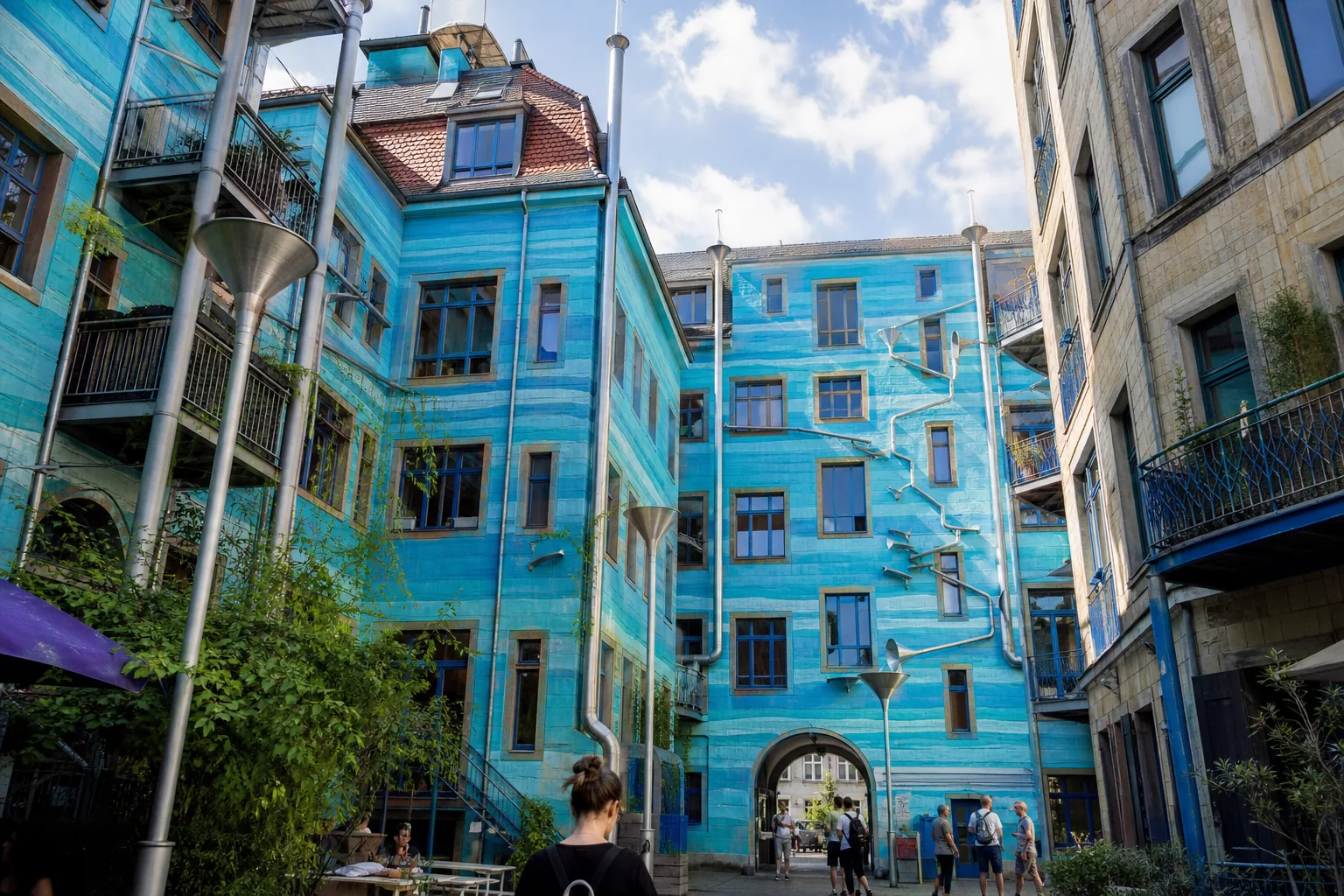 Kunsthofpassage di Dresda, il quartiere dove la pioggia suona musica